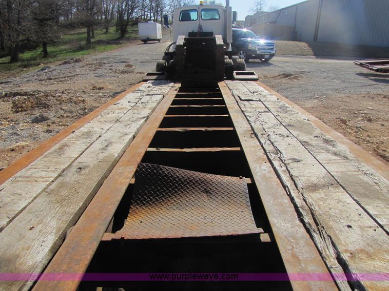 image for item 8446 1994 Trail King TK70HDG low-boy trailer