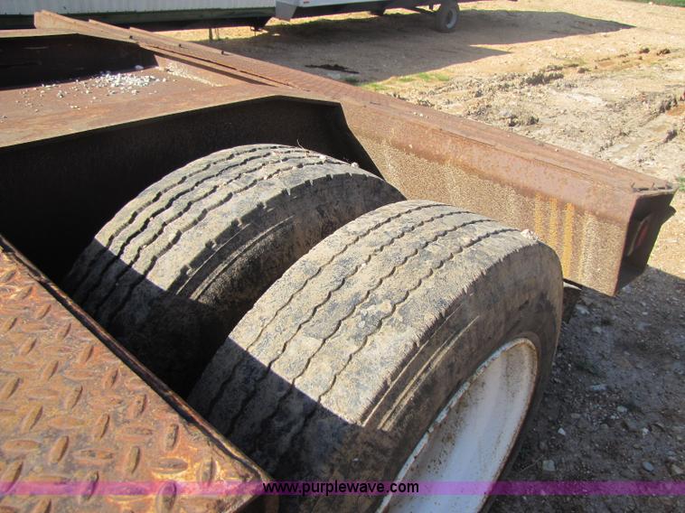 image for item 8446 1994 Trail King TK70HDG low-boy trailer