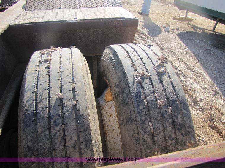 image for item 8446 1994 Trail King TK70HDG low-boy trailer