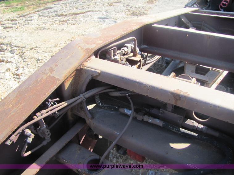 image for item 8446 1994 Trail King TK70HDG low-boy trailer