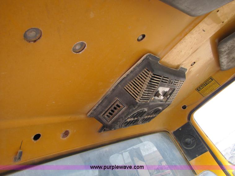 image for item 1002 Ford F700 service truck