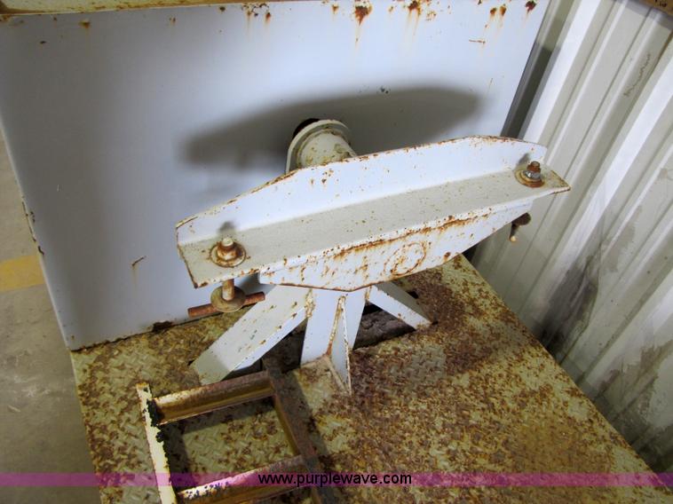 image for item 1009 Heavy duty engine stand