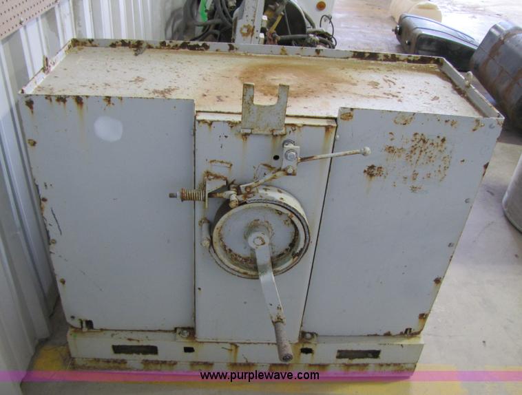 image for item 1009 Heavy duty engine stand