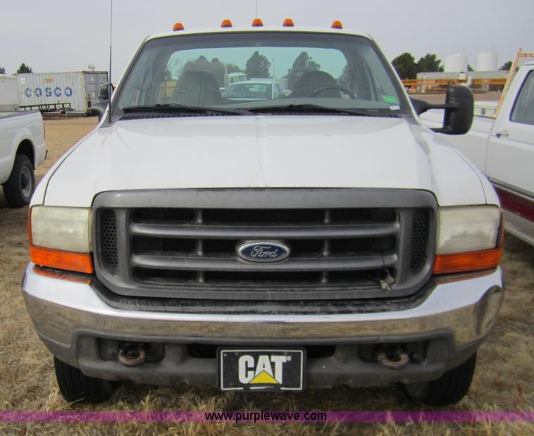 image for item 3069 2000 Ford F550 XL Super Duty pickup truck cab and chassis
