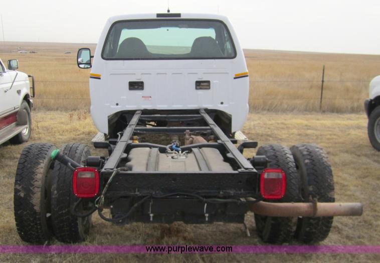 image for item 3069 2000 Ford F550 XL Super Duty pickup truck cab and chassis
