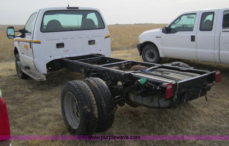 image for item 3069 2000 Ford F550 XL Super Duty pickup truck cab and chassis