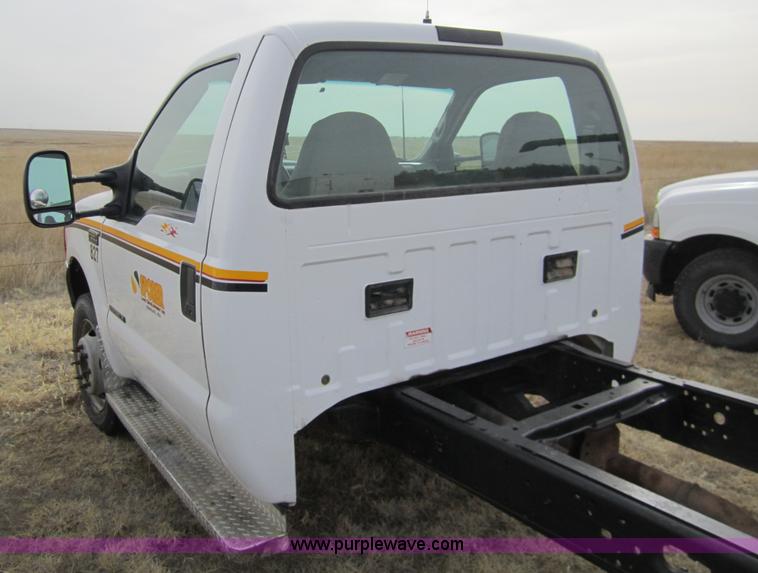 image for item 3069 2000 Ford F550 XL Super Duty pickup truck cab and chassis
