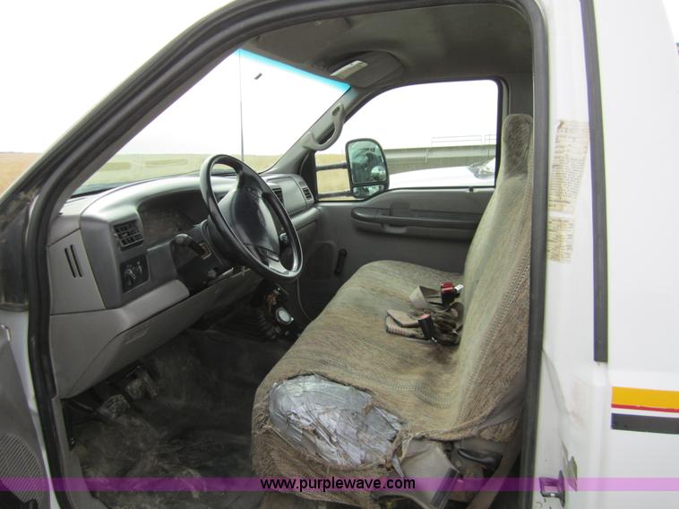 image for item 3069 2000 Ford F550 XL Super Duty pickup truck cab and chassis