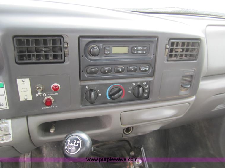 image for item 3069 2000 Ford F550 XL Super Duty pickup truck cab and chassis