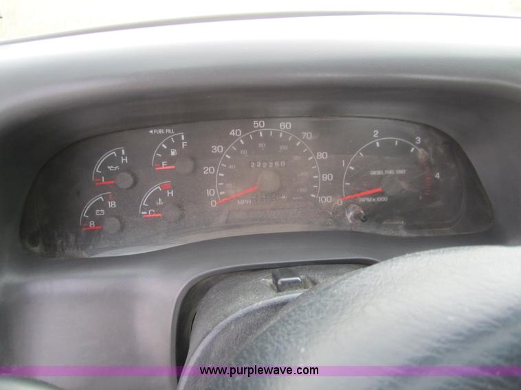 image for item 3069 2000 Ford F550 XL Super Duty pickup truck cab and chassis