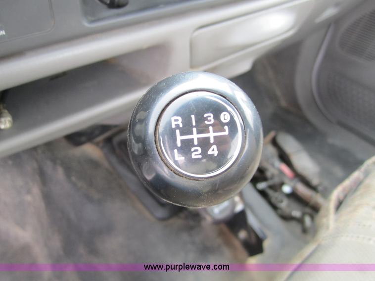 image for item 3069 2000 Ford F550 XL Super Duty pickup truck cab and chassis