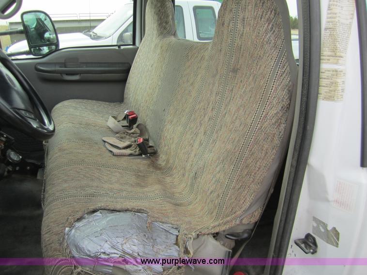 image for item 3069 2000 Ford F550 XL Super Duty pickup truck cab and chassis