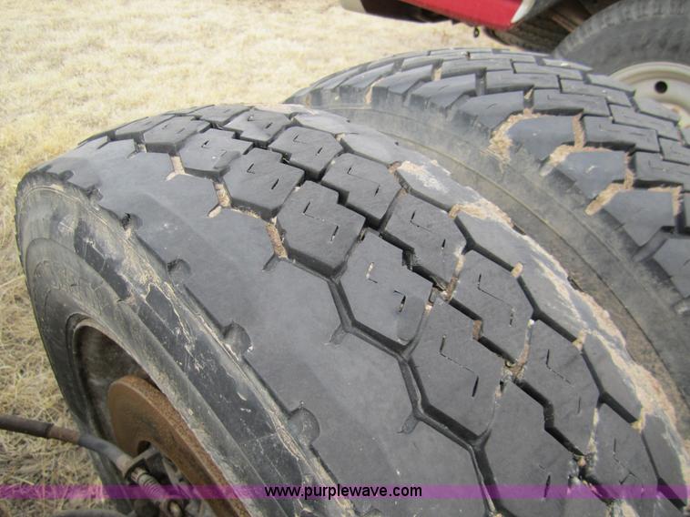 image for item 3069 2000 Ford F550 XL Super Duty pickup truck cab and chassis