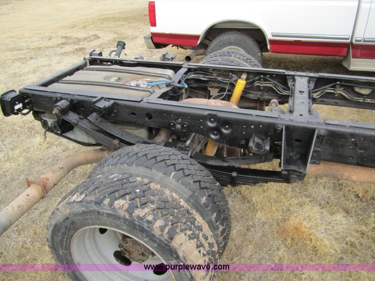 image for item 3069 2000 Ford F550 XL Super Duty pickup truck cab and chassis