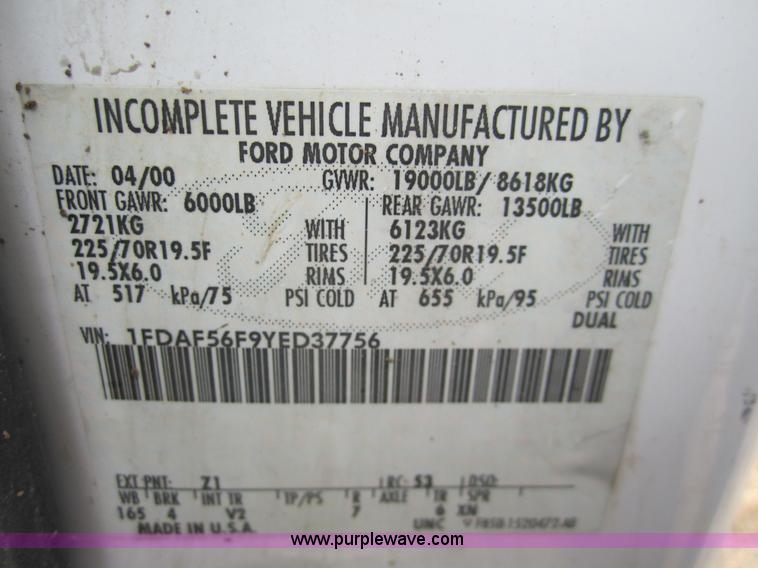 image for item 3069 2000 Ford F550 XL Super Duty pickup truck cab and chassis