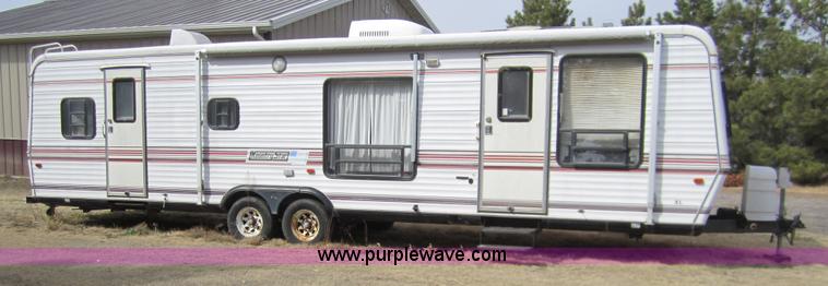 image for item 3070 1991 Kountry Star 35' camper