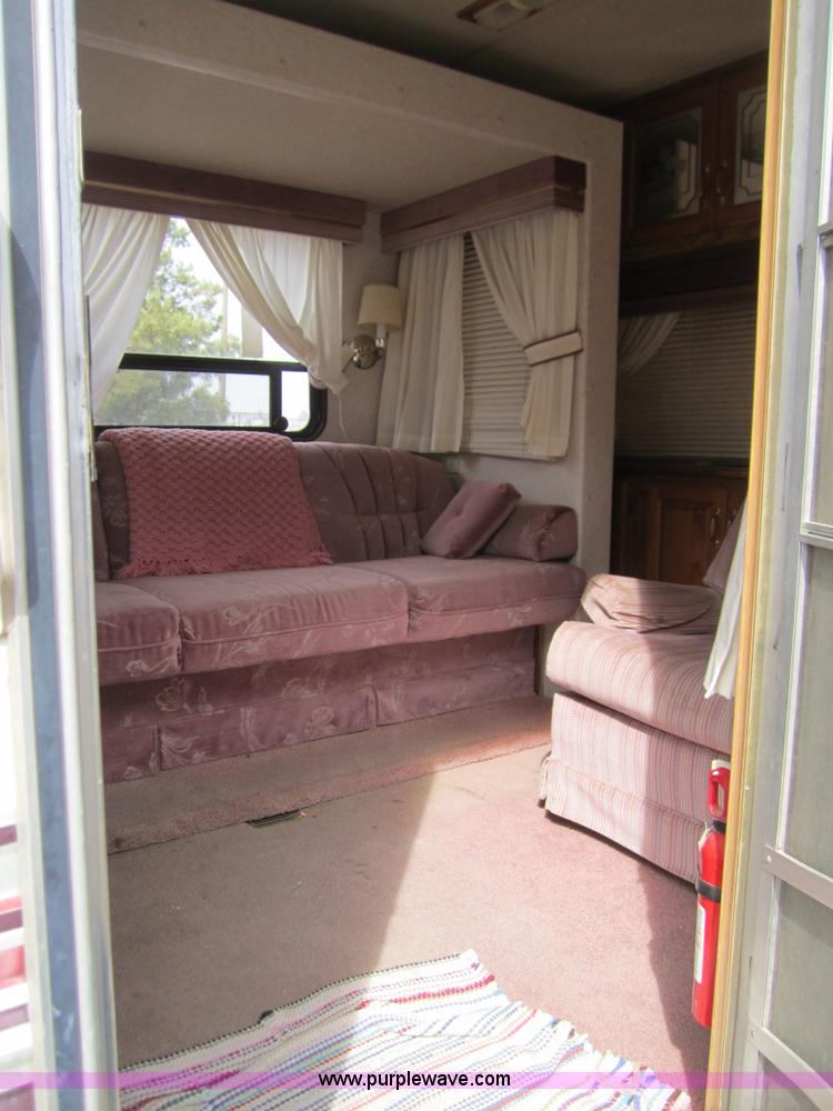 image for item 3070 1991 Kountry Star 35' camper