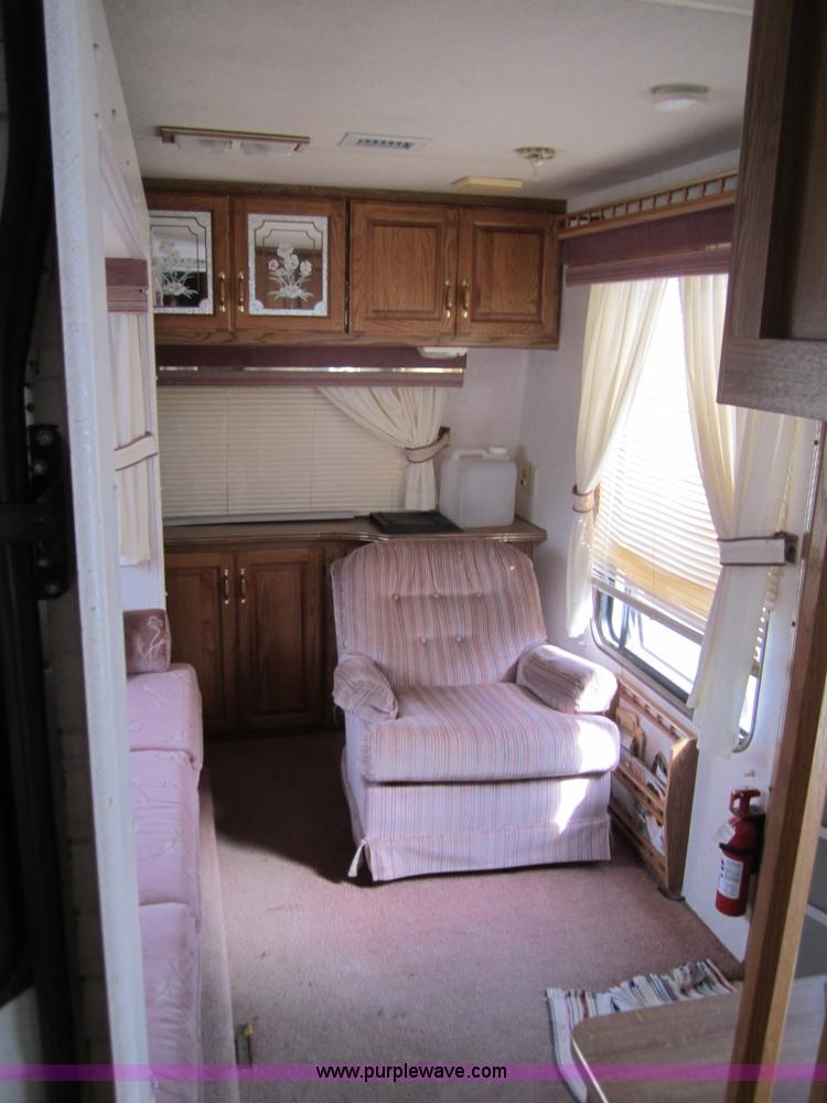 image for item 3070 1991 Kountry Star 35' camper
