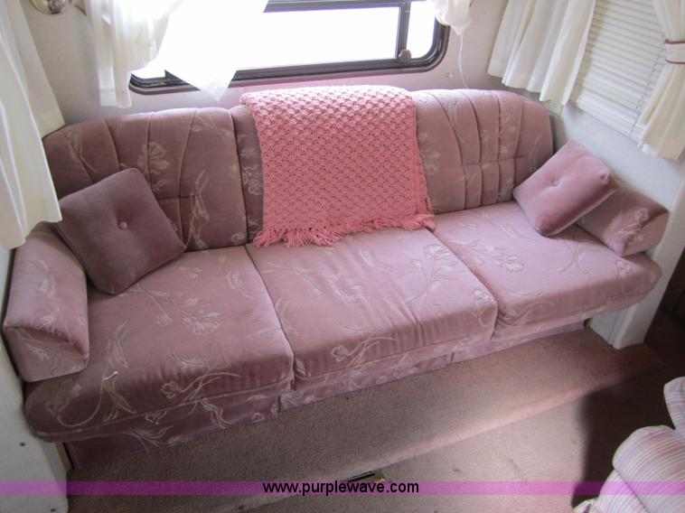 image for item 3070 1991 Kountry Star 35' camper