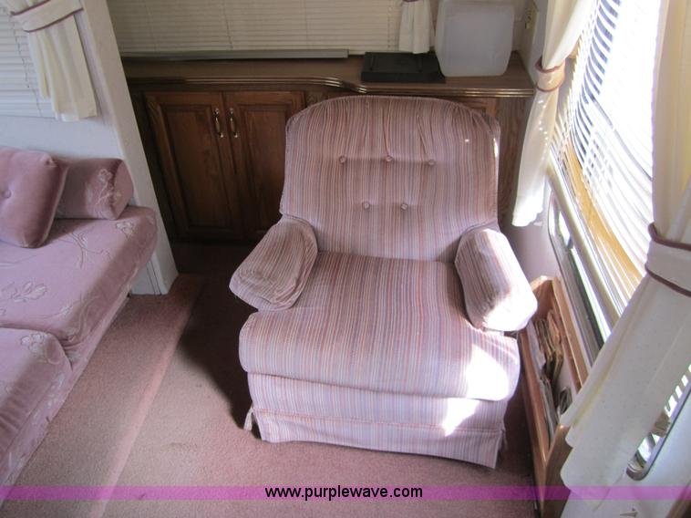 image for item 3070 1991 Kountry Star 35' camper