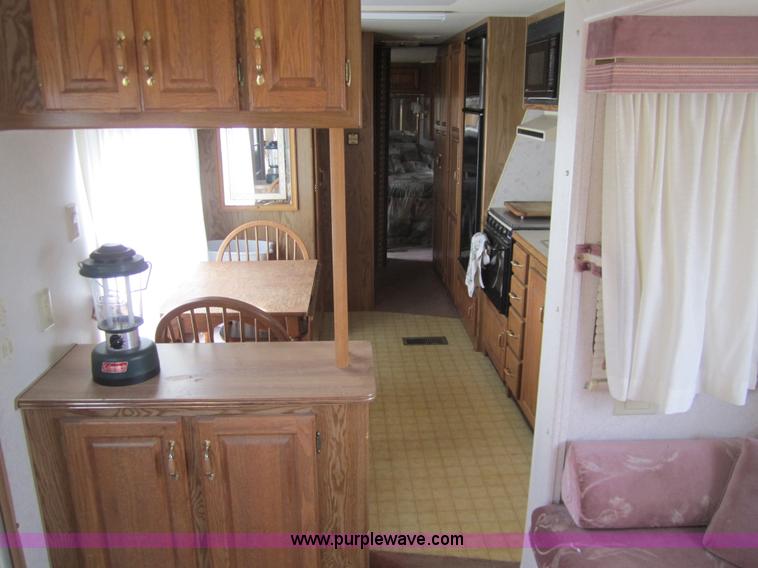 image for item 3070 1991 Kountry Star 35' camper