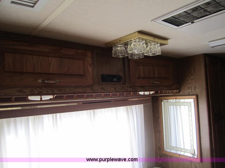 image for item 3070 1991 Kountry Star 35' camper