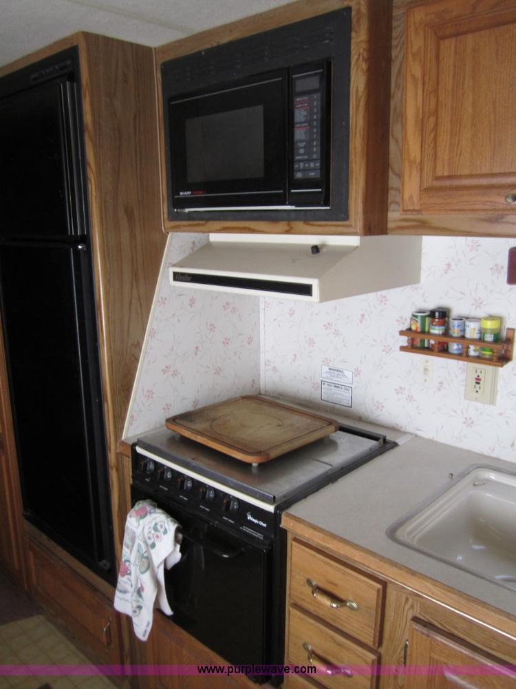 image for item 3070 1991 Kountry Star 35' camper