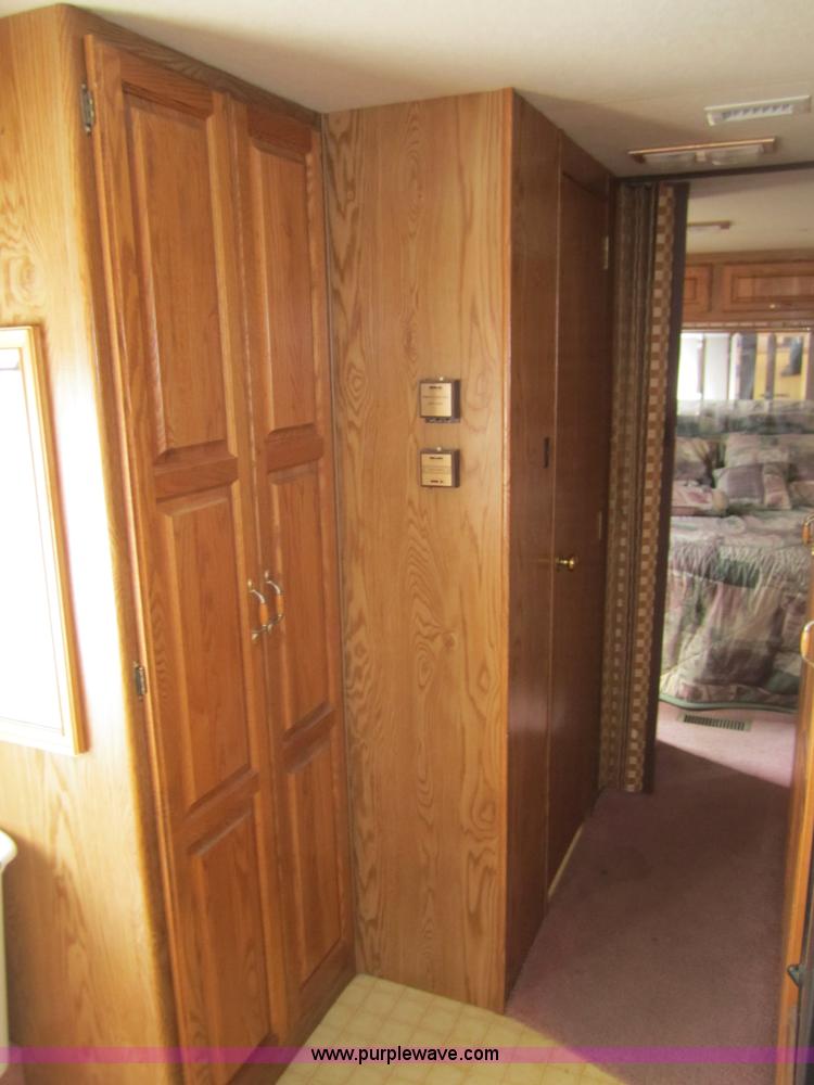 image for item 3070 1991 Kountry Star 35' camper