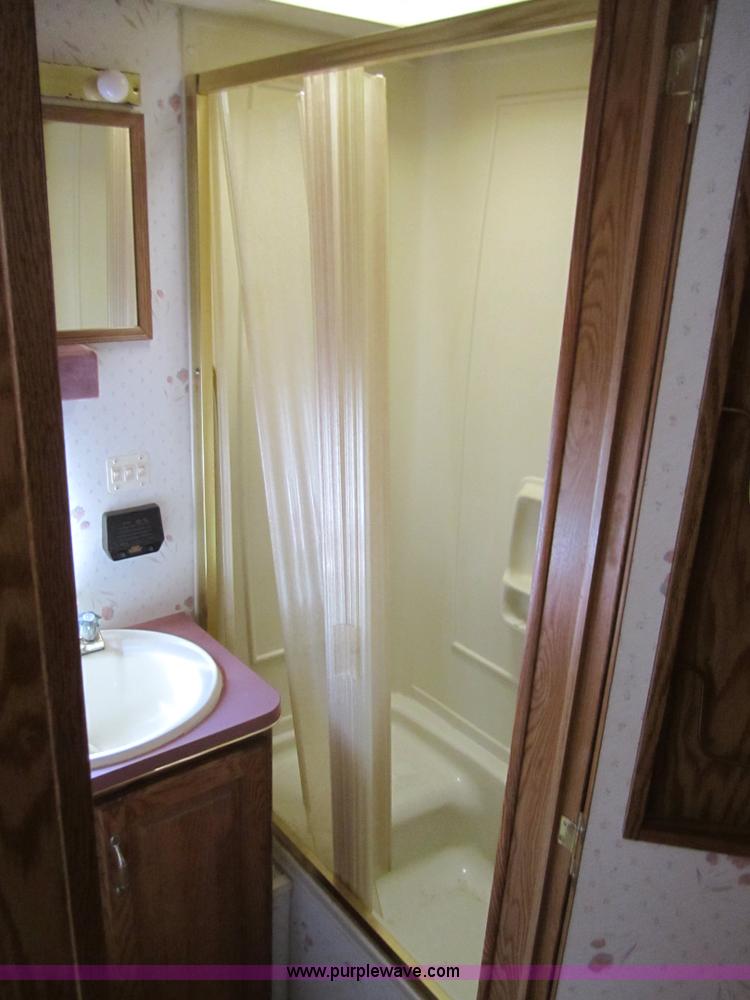 image for item 3070 1991 Kountry Star 35' camper