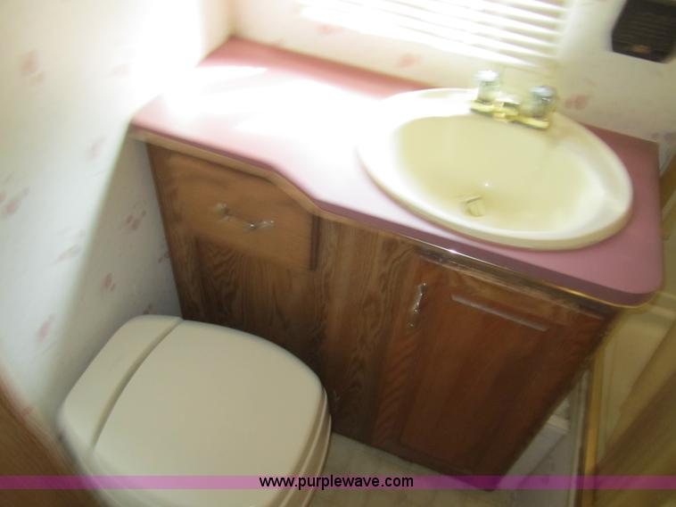 image for item 3070 1991 Kountry Star 35' camper