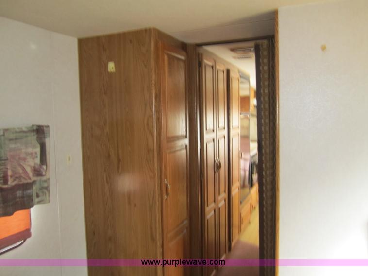 image for item 3070 1991 Kountry Star 35' camper