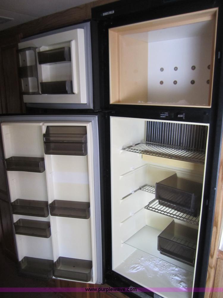 image for item 3070 1991 Kountry Star 35' camper