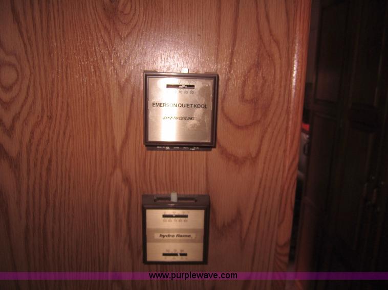 image for item 3070 1991 Kountry Star 35' camper