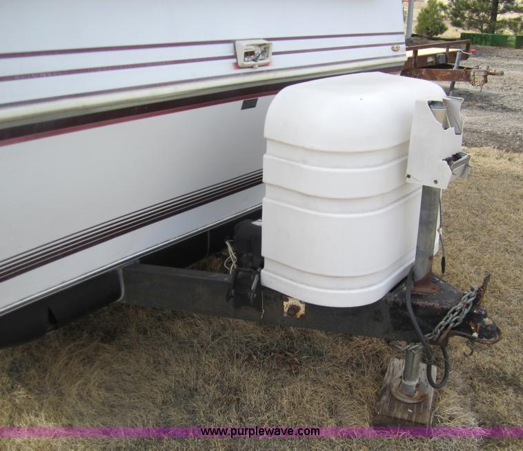 image for item 3070 1991 Kountry Star 35' camper