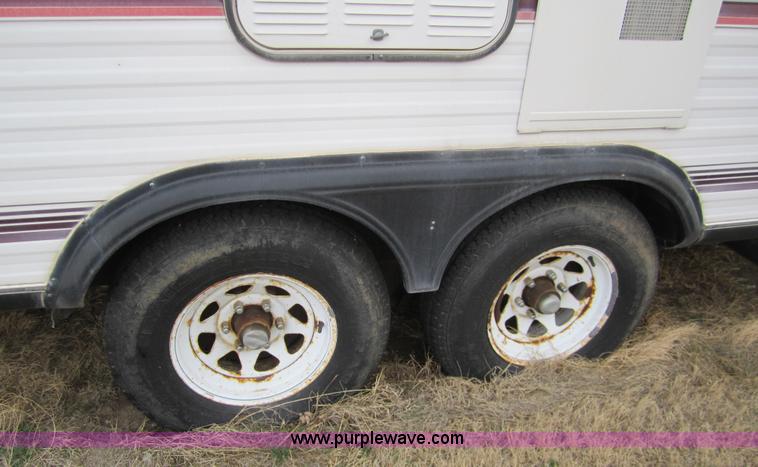 image for item 3070 1991 Kountry Star 35' camper