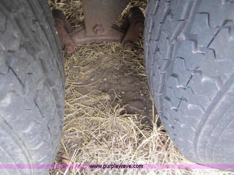 image for item 3070 1991 Kountry Star 35' camper