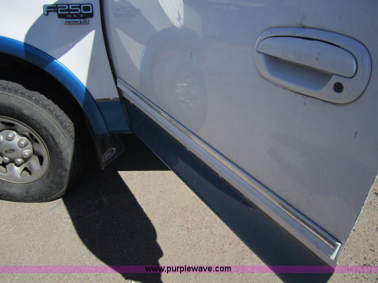 image for item 3074 1998 Ford F250 XLT Supercab pickup truck