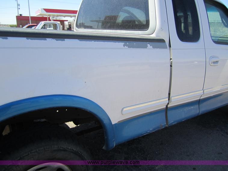 image for item 3074 1998 Ford F250 XLT Supercab pickup truck