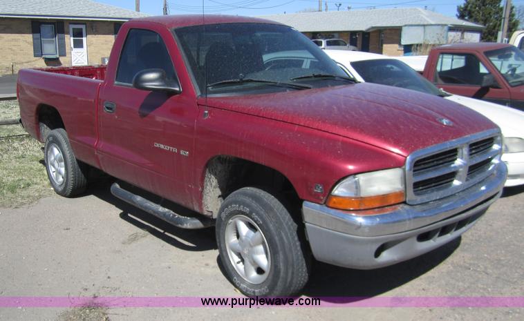 image for item 3075 1999 Dodge Dakota SLT pickup truck