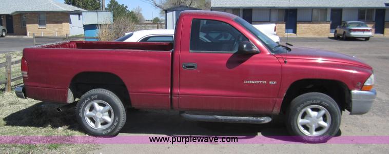 image for item 3075 1999 Dodge Dakota SLT pickup truck