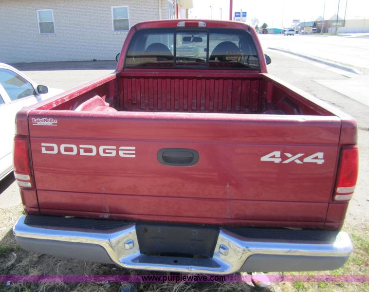 image for item 3075 1999 Dodge Dakota SLT pickup truck