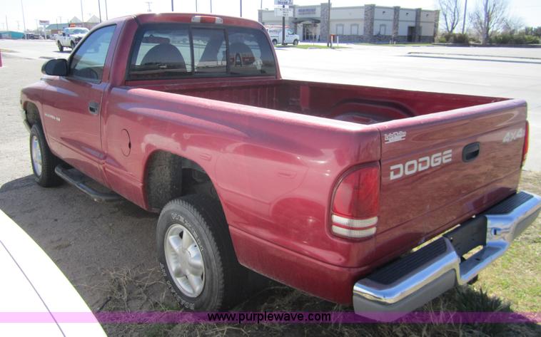 image for item 3075 1999 Dodge Dakota SLT pickup truck