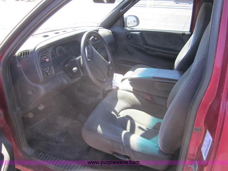 image for item 3075 1999 Dodge Dakota SLT pickup truck