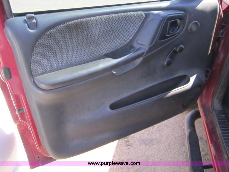 image for item 3075 1999 Dodge Dakota SLT pickup truck