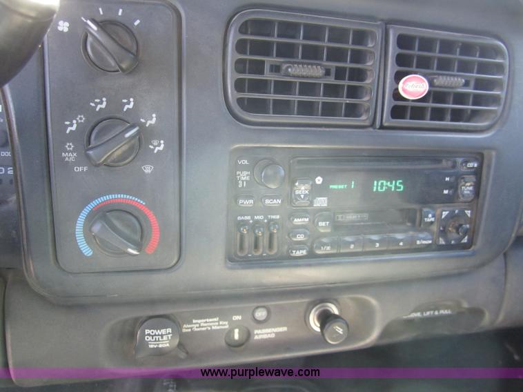 image for item 3075 1999 Dodge Dakota SLT pickup truck