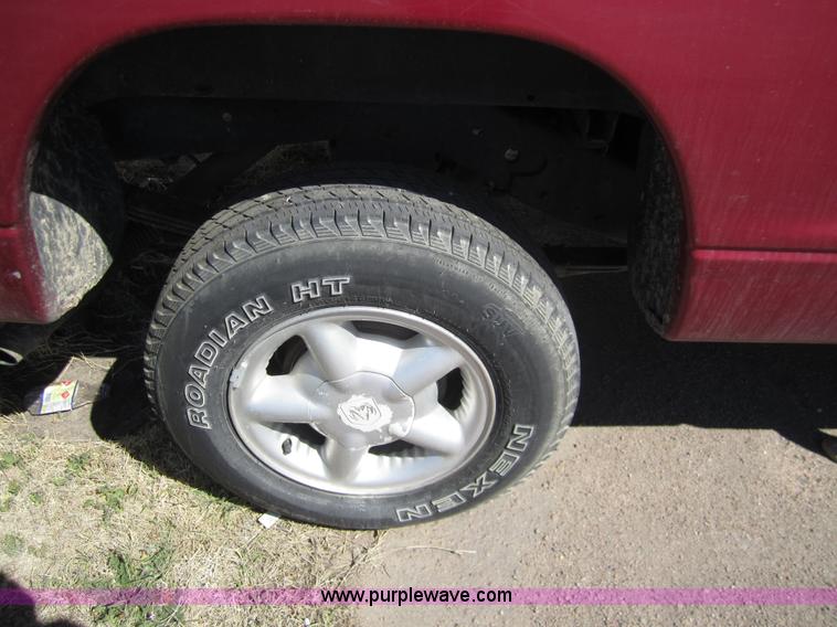 image for item 3075 1999 Dodge Dakota SLT pickup truck