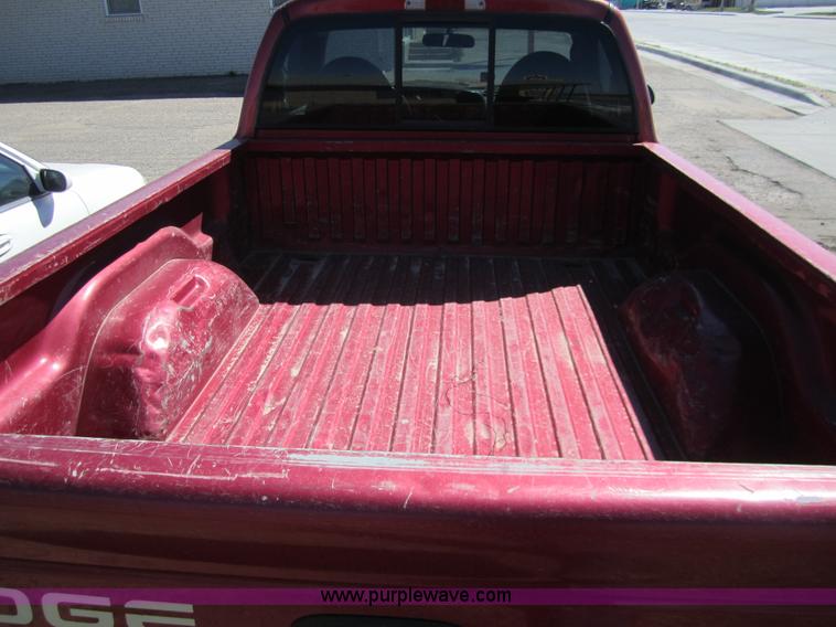 image for item 3075 1999 Dodge Dakota SLT pickup truck