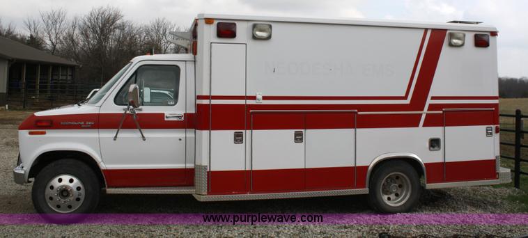 image for item 4684 1987 Ford Econoline E350 XL ambulance