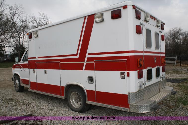image for item 4684 1987 Ford Econoline E350 XL ambulance