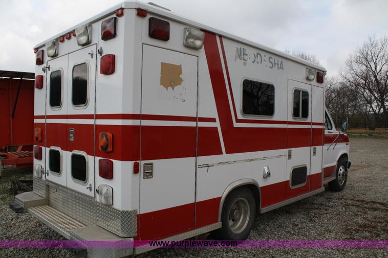 image for item 4684 1987 Ford Econoline E350 XL ambulance